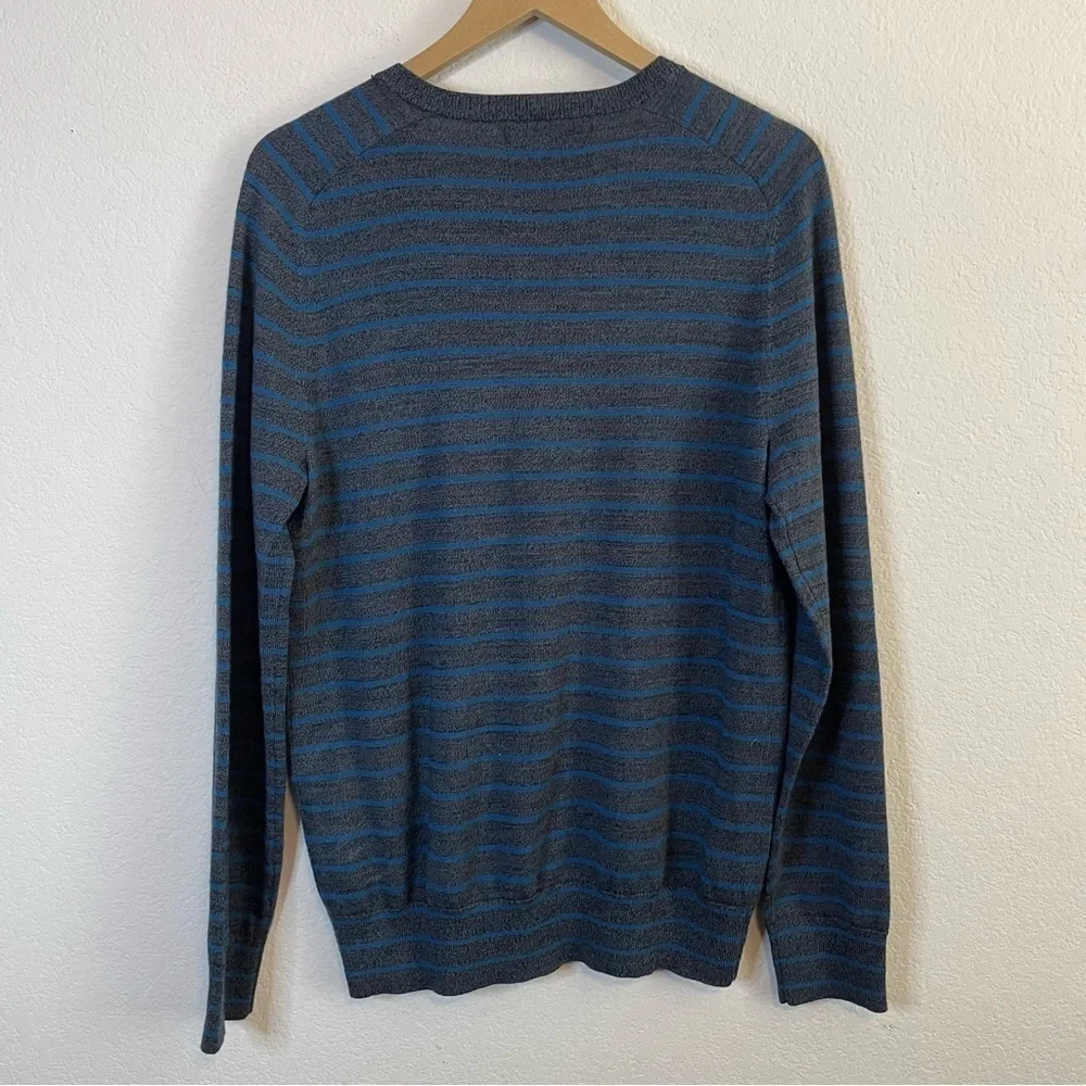 Banana Republic Extra Fine Italian Merino Wool Gray Blue Stripe V Neck Sweater